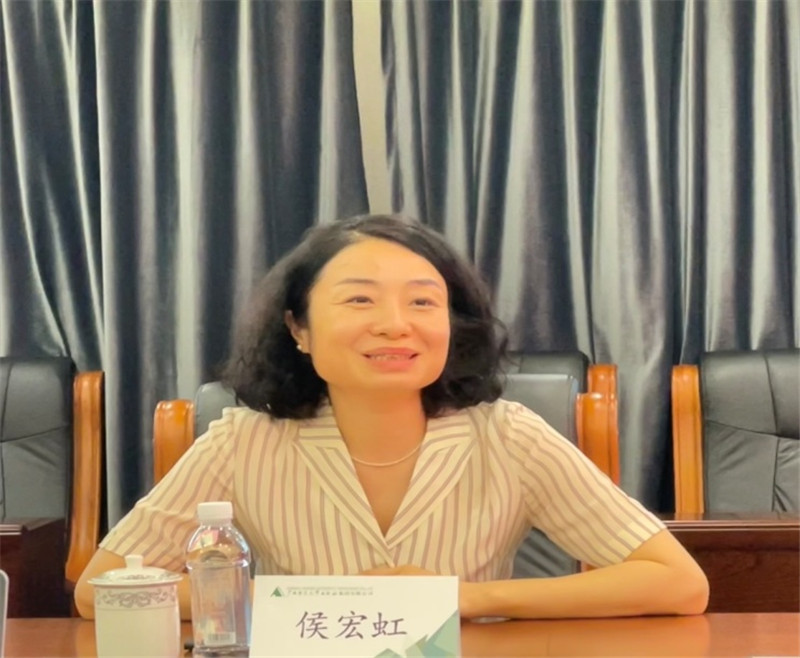 四川大學(xué)出版社社長(cháng)侯宏虹發(fā)言 李天皓 攝.jpg