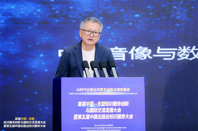 中國音像與數字出版協(xié)會(huì )常務(wù)副理事長(cháng)兼秘書(shū)長(cháng)敖然.jpg