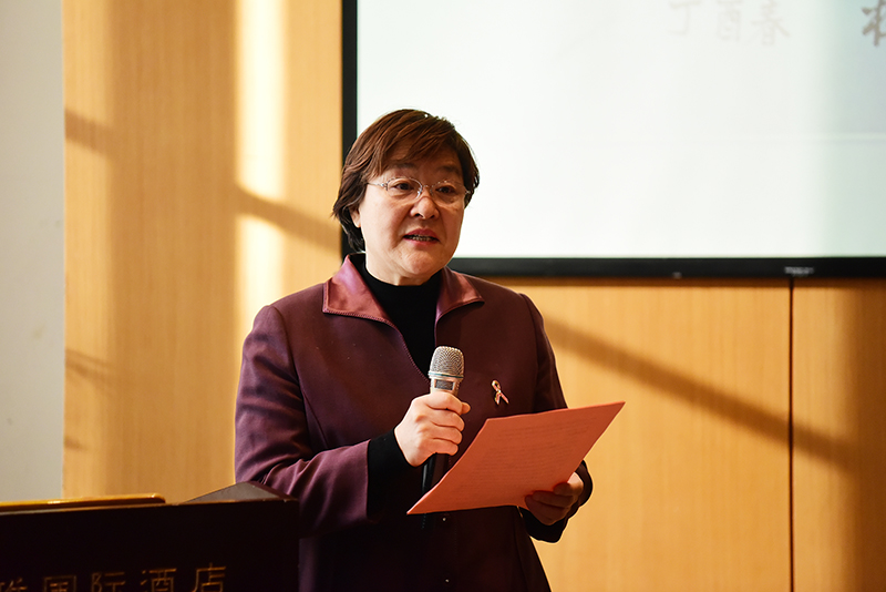 中國抗癌協(xié)會(huì )康復會(huì )秘書(shū)長(cháng)甄榮致辭（李顯楊攝）.JPG