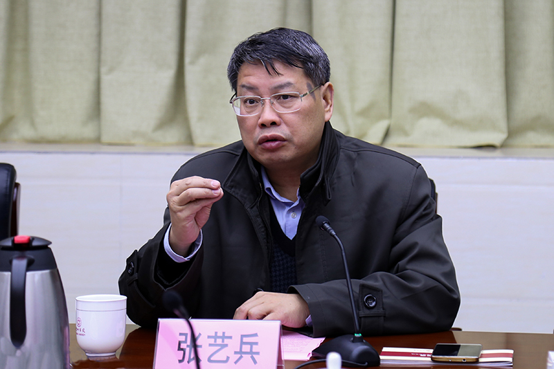 集團公司黨委書(shū)記、董事長(cháng)張藝兵.jpg