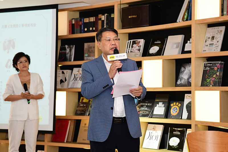 廣西師范大學(xué)出版社集團黨委書(shū)記、董事長(cháng)張藝兵致辭（李顯楊 攝）.jpg