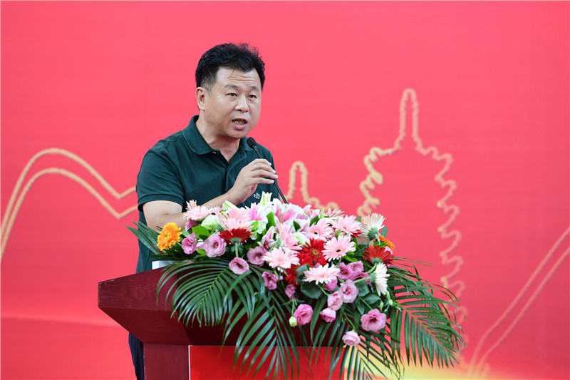 中國美術(shù)發(fā)行專(zhuān)業(yè)委員會(huì )第五屆委員會(huì )副主任委員、福建美術(shù)出版社社長(cháng)兼總編輯郭武致辭 李顯楊 攝.JPG