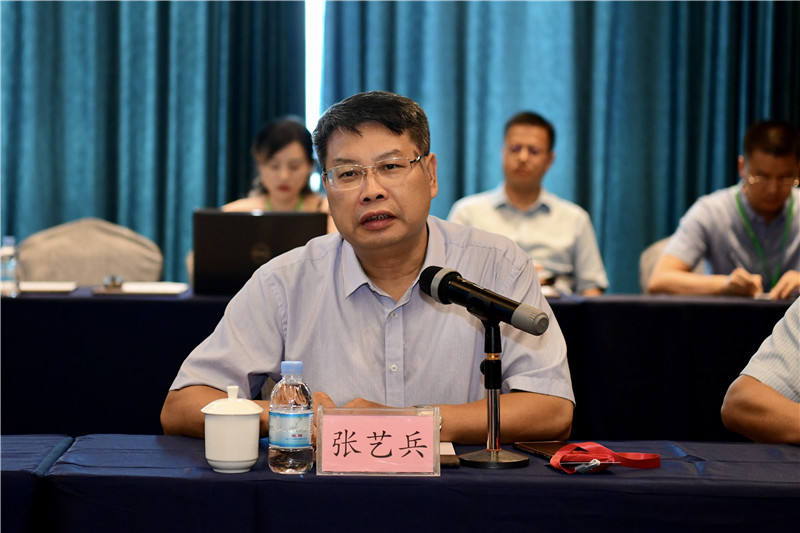 廣西師大出版社集團黨委書(shū)記、董事長(cháng)張藝兵發(fā)言.jpg