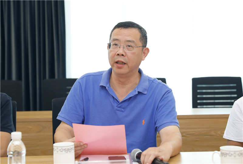 評審委員會(huì )主任委員南京師大出版社副社長(cháng)徐益民發(fā)言.jpg