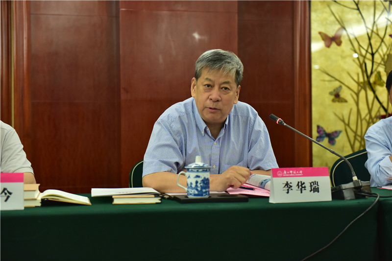 首都師范大學(xué)歷史學(xué)院教授、教育部長(cháng)江學(xué)者特聘教授李華瑞發(fā)言（郭倩 攝）.JPG