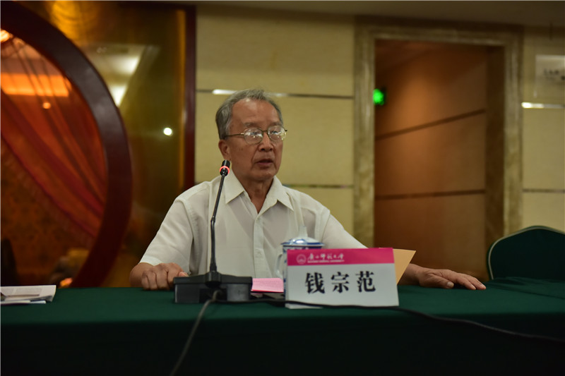 廣西師范大學(xué)歷史文化與旅游學(xué)院教授、《廣西通史》第六卷清代卷（1644—1840）負責人錢(qián)宗范發(fā)言（郭倩 攝）.JPG