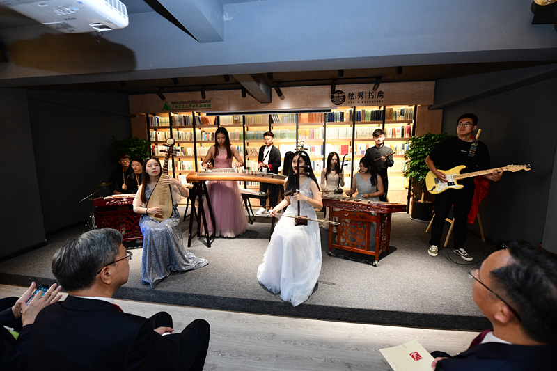 民樂(lè )合奏《權御天下》 李顯楊攝.jpg