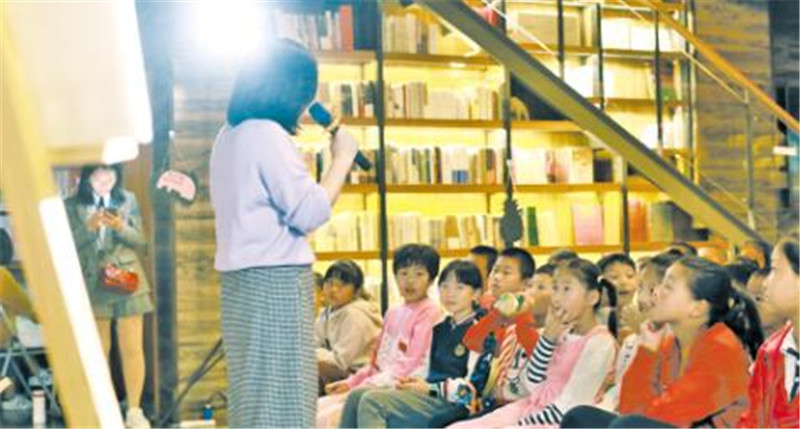 獨秀書(shū)房·旗艦店領(lǐng)讀人劇場(chǎng)讀劇會(huì )。 蔣正春 攝.jpg