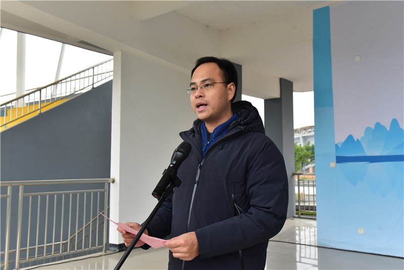 5廣西師范大學(xué)漓江學(xué)院校黨委副書(shū)記、副校長(cháng)鄧志平致歡迎辭（秦念  攝）.JPG