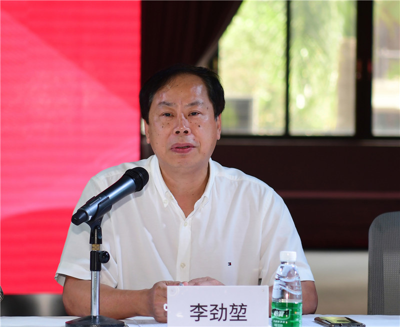 2中國美術(shù)家協(xié)會(huì )副主席、廣東省文聯(lián)主席、廣東省美術(shù)家協(xié)會(huì )主席、廣州美術(shù)學(xué)院院長(cháng)李勁堃致辭（秦念 攝）.JPG